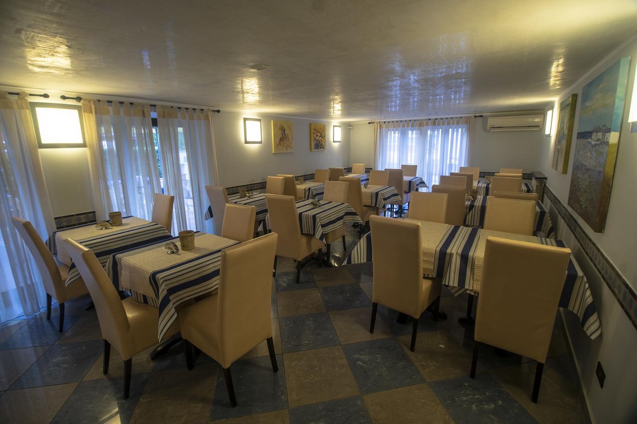 Hotel Herve Marina di Massa Eksteriør billede