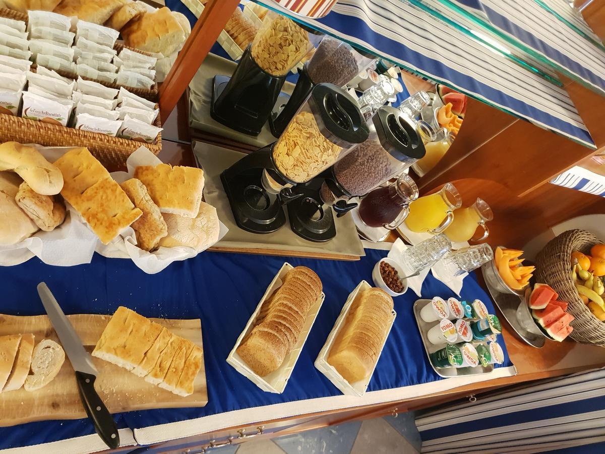 Hotel Herve Marina di Massa Eksteriør billede